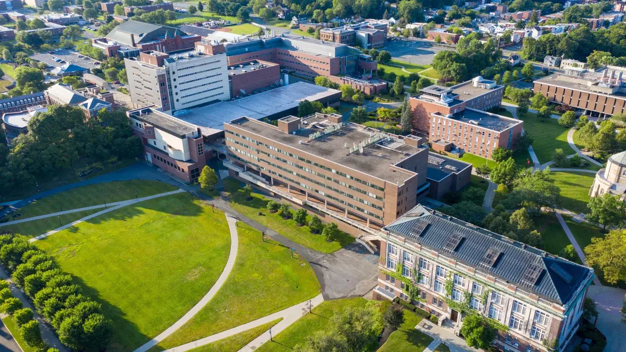 Дворник услышал «надоедливые сигналы тревоги» и выключил морозильник, разрушив 20 лет школьных исследований на сумму 1 миллион долларов