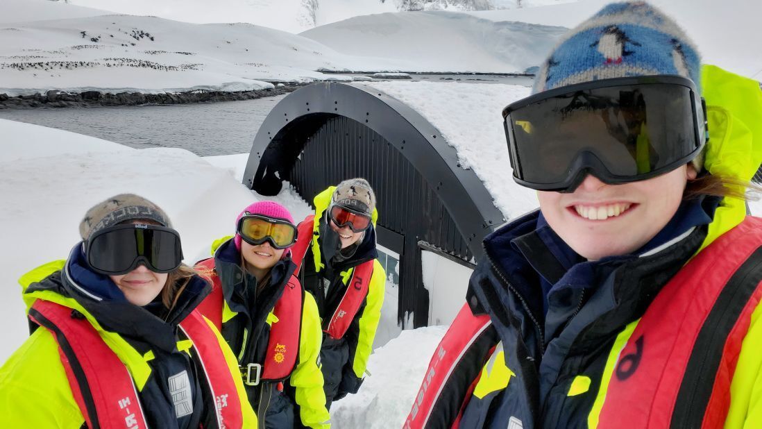 Женщины, управляющие антарктической «почтой пингвинов»