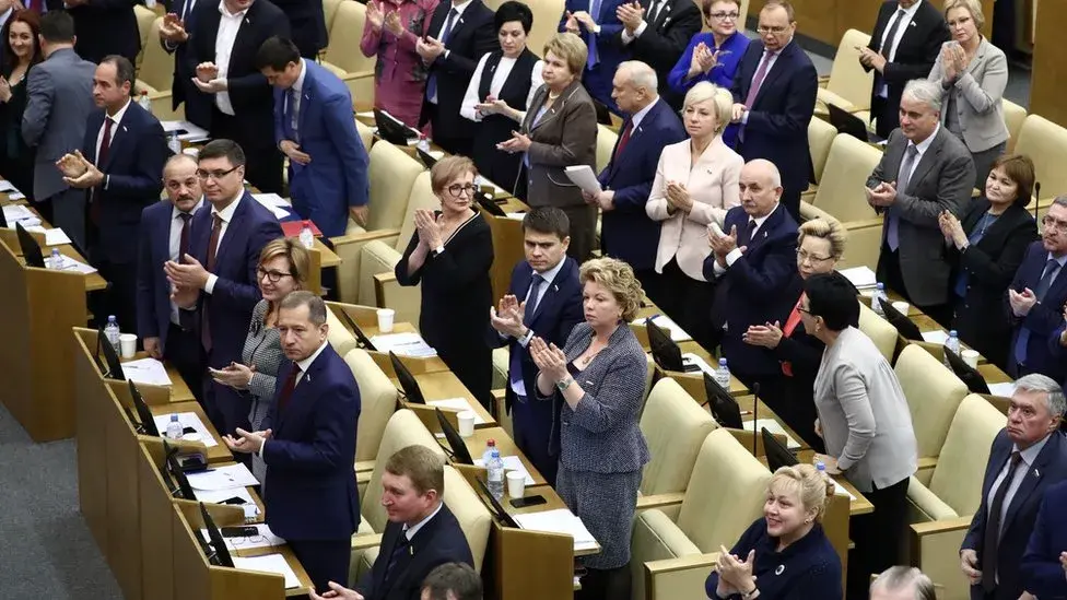 Обсуждение власти – проявление демократии или способ достучаться до небес?