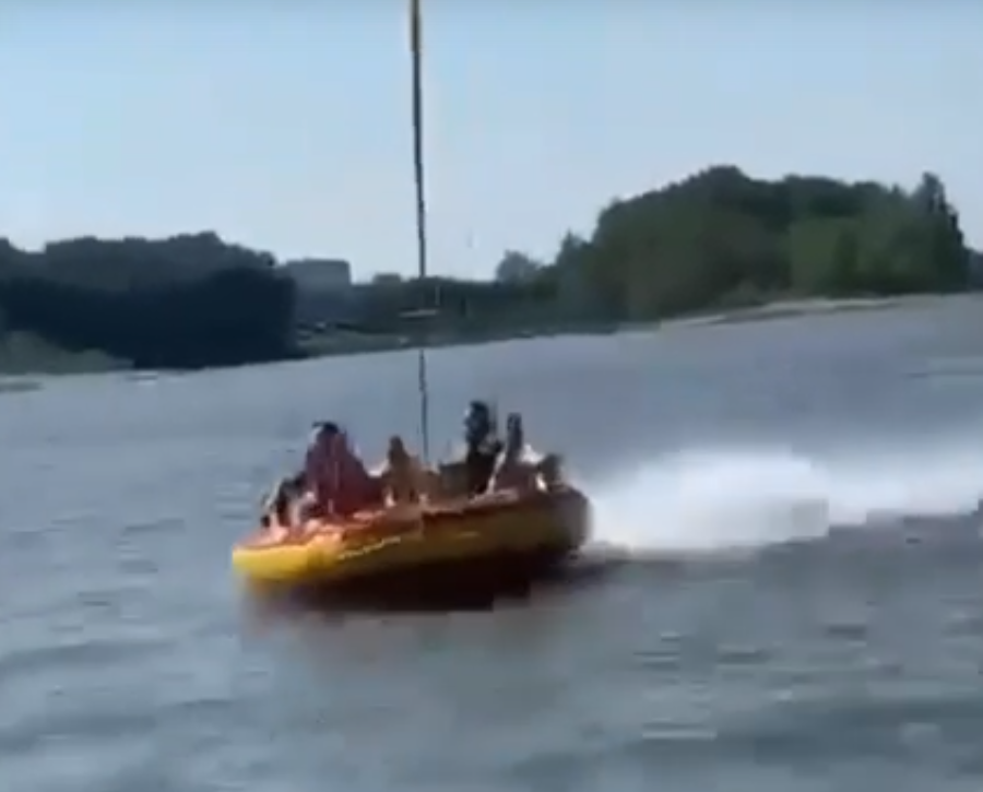 Привезли аттракцион и прикончили одного человека.