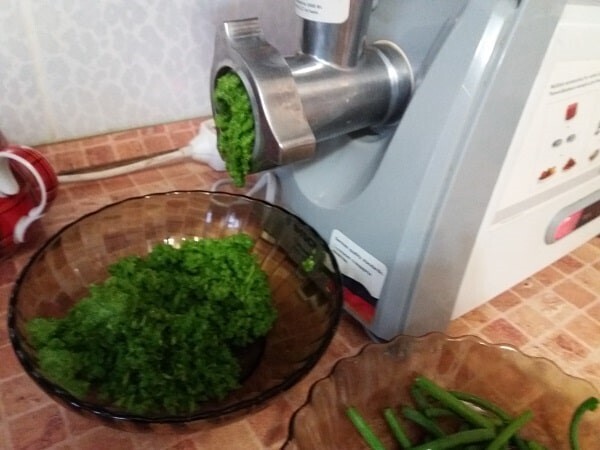 Чесночные стрелки - что делать с ними? Делюсь рецептом маринованных чесночных стрелок на зиму