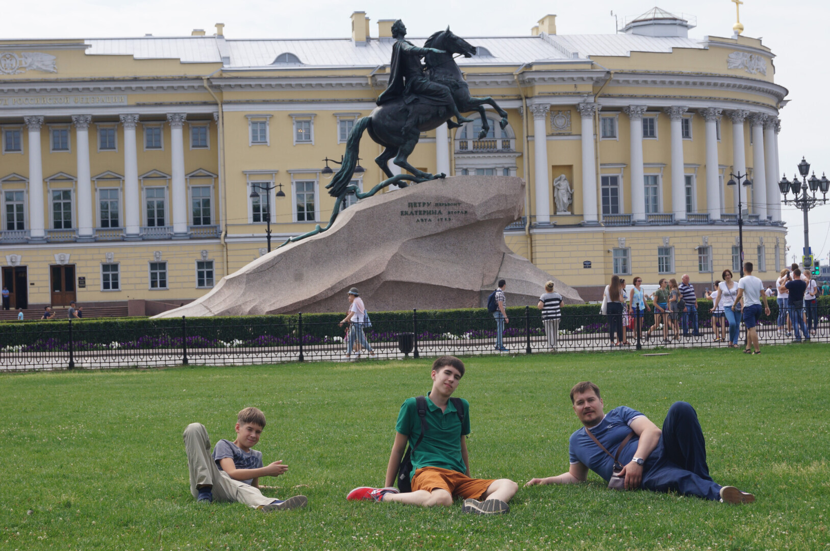 А Вы собираетесь этим летом в Санкт - Петербург?Красивые места, метро и каналы Северной столицы, а также, где можно спастить от жары в большом городе?