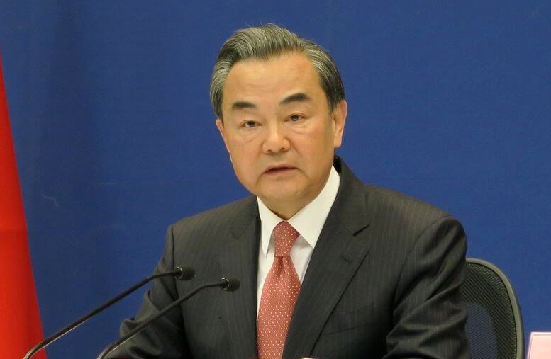 Ван И: Китай, Япония и Южная Корея должны сотрудничать, чтобы не сдерживать и сдерживать своих соседей