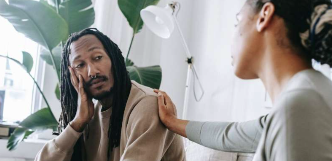 'О, это случилось и со мной!' Делиться своим опытом в разговоре - обычное дело, но иногда лучше просто выслушать.