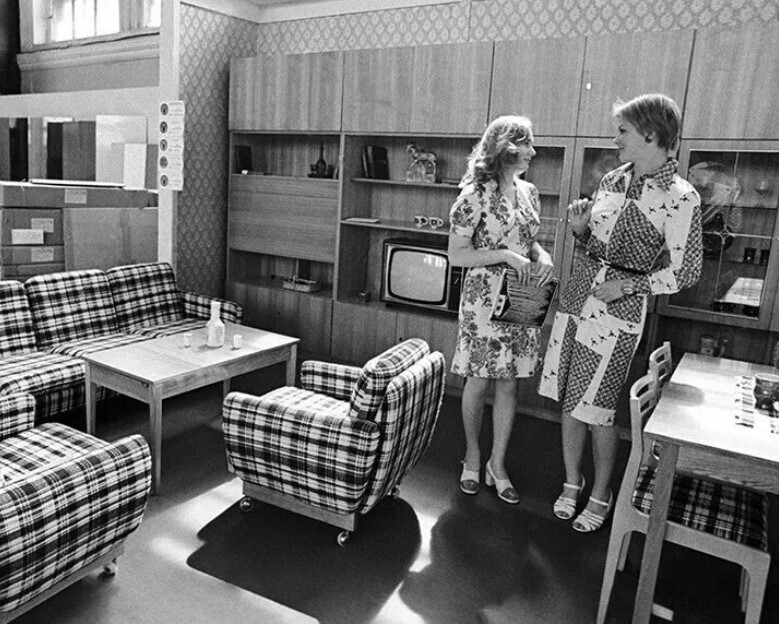 Советскую "стенку" копировали у Икеи. Но мебель получалась убогой. Вся правда о советской мебели.