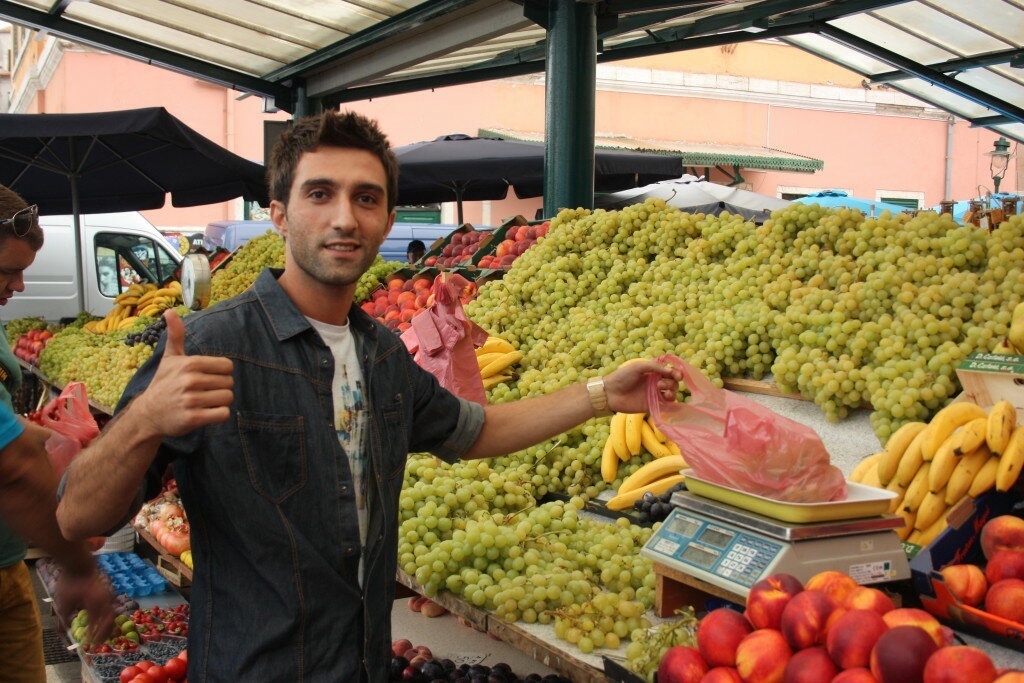 Хорошо, что мигрантов завозят всё больше. Они укрепляют экономику и делают россиян богаче