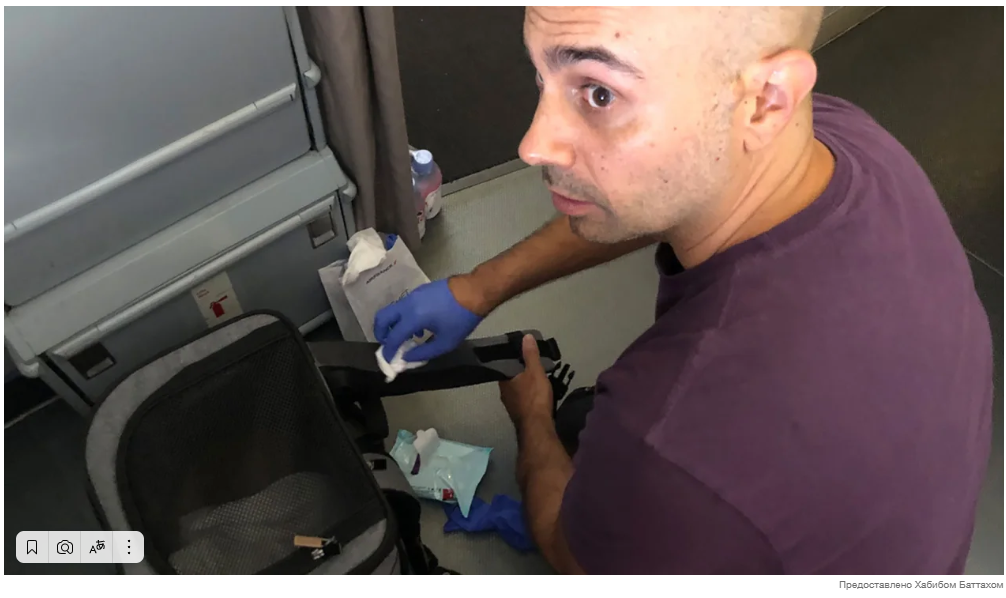 Пассажир авиакомпании находит пол самолета, пропитанный кровью