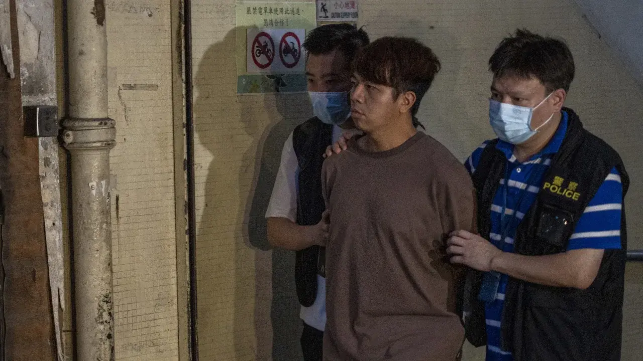 Полиция Гонконга арестовала пятерых человек по подозрению в пособничестве диссидентам за границей