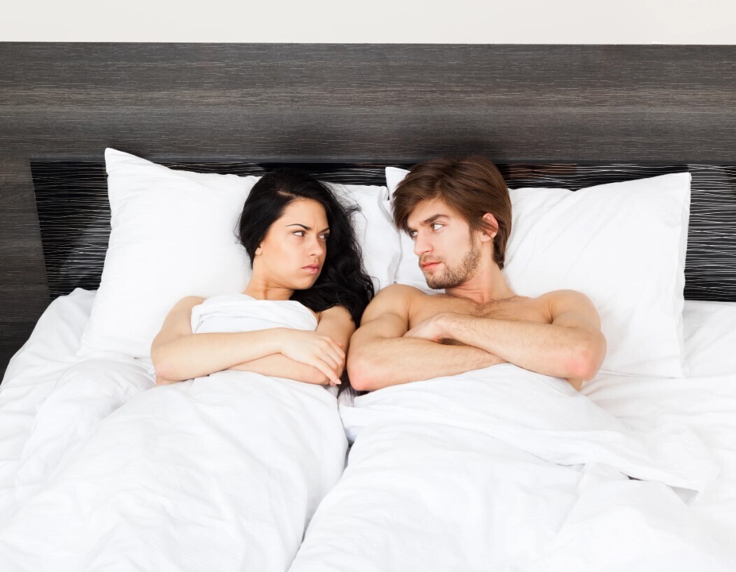 Развод на ночь: почему все больше счастливых пар выбирают спать отдельно