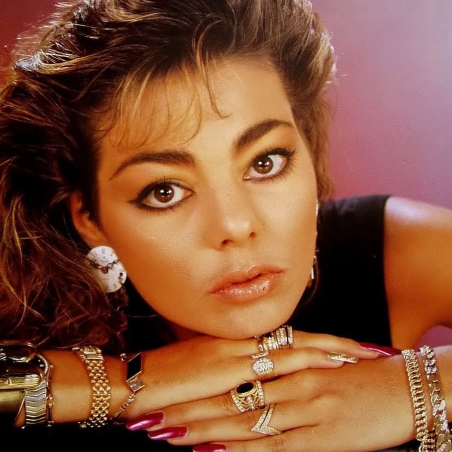 Вся жизнь сумрак, но я выжила и живу. Она пережила и болезненные разводы, и забвение со стороны поклонников и проблемы со здоровьем.