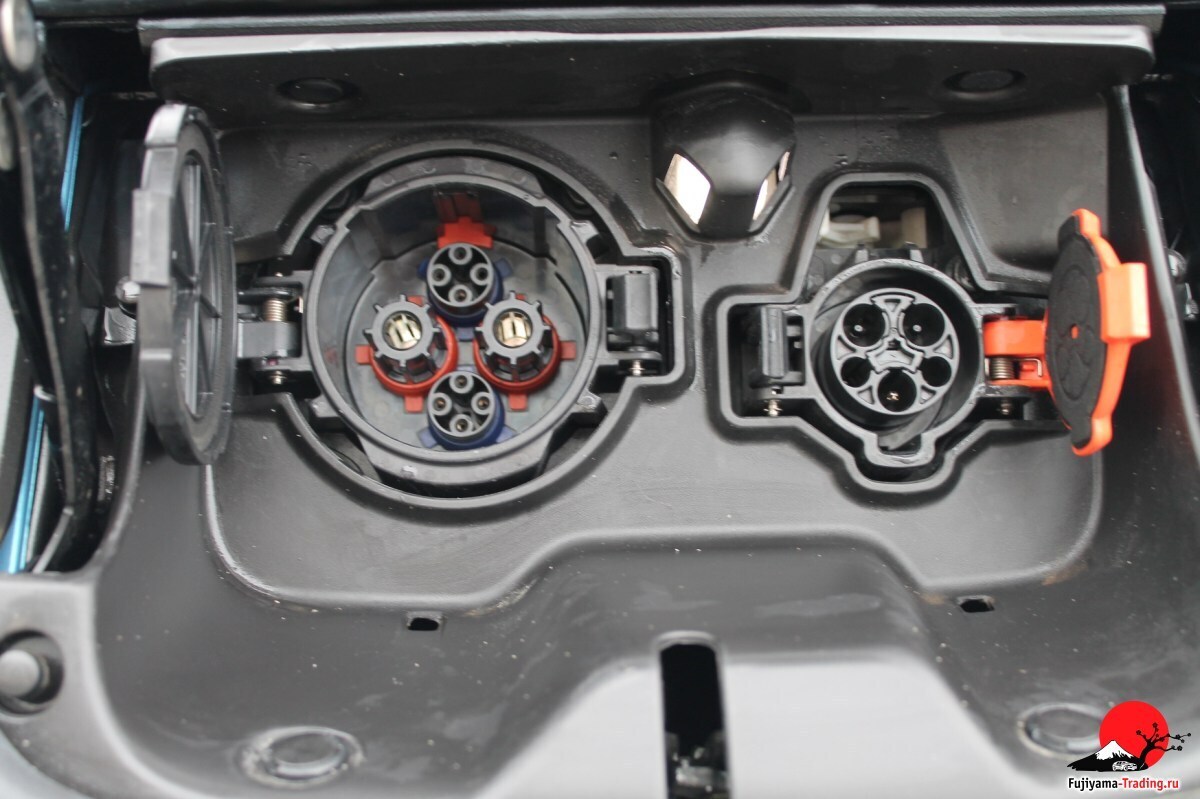 Манера Электромобилей Nissan Leaf.