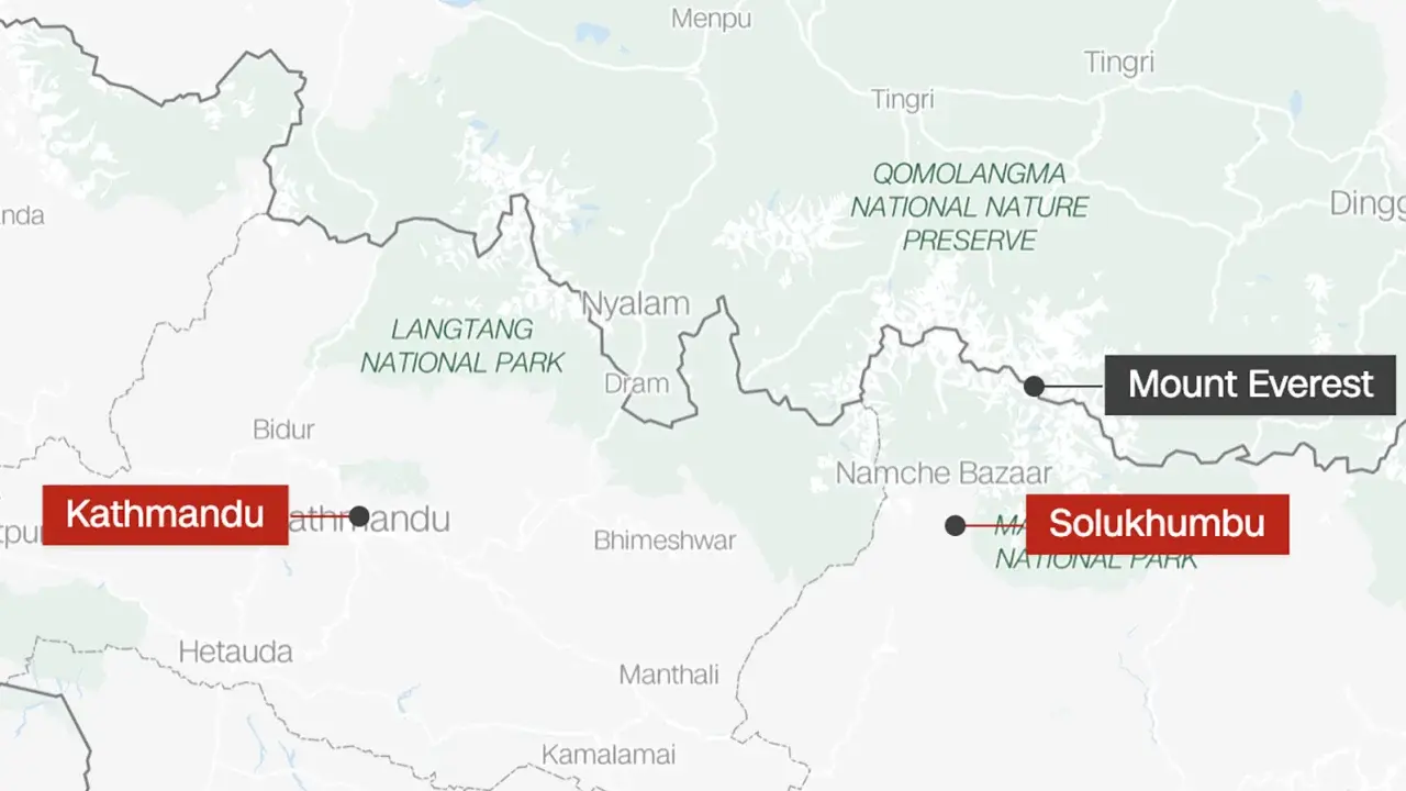 Шесть человек погибли при крушении вертолета в Непале в районе Эвереста