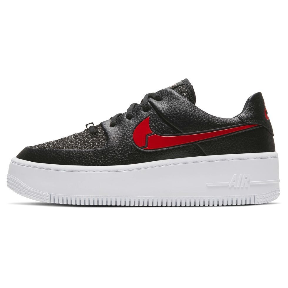 Кроссовки Air Force 1 быстро распродаются — вот самые крутые пары, которые вы можете приобрести прямо сейчас.