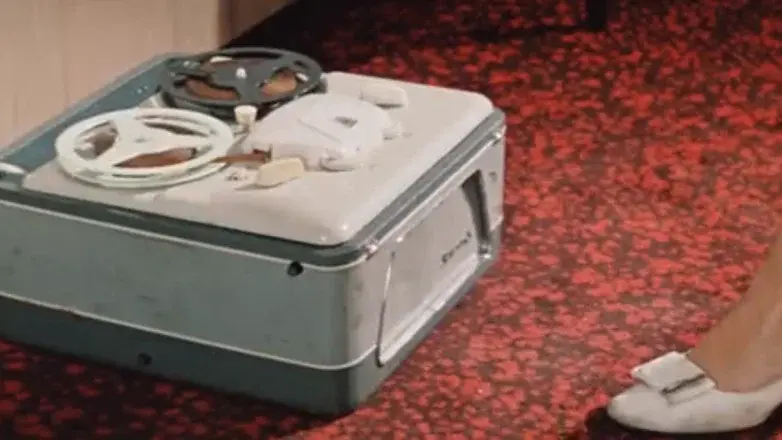 «Разделась за 300 рублей!» Как знаменитая роль испортила карьеру Светланы Светличной