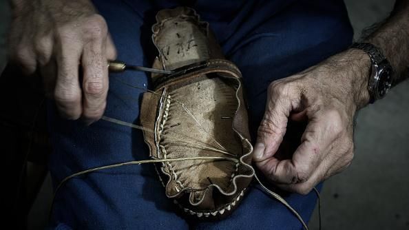 Что побудило французские власти принять решение об оказании частичной финансовой помощи на ремонт старой одежды и обуви?