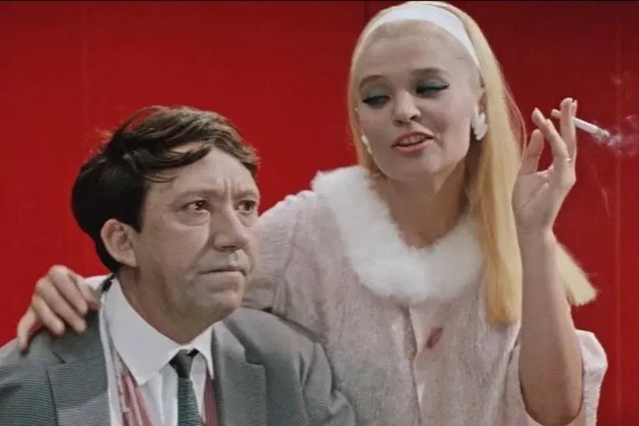 «Разделась за 300 рублей!» Как знаменитая роль испортила карьеру Светланы Светличной