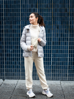 Мы протестировали вирусную плечевую сумку Uniqlo за , которую называют "Самым горячим продуктом 2023 года"