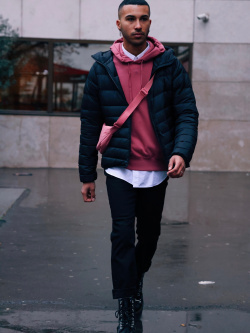 Мы протестировали вирусную плечевую сумку Uniqlo за , которую называют "Самым горячим продуктом 2023 года"