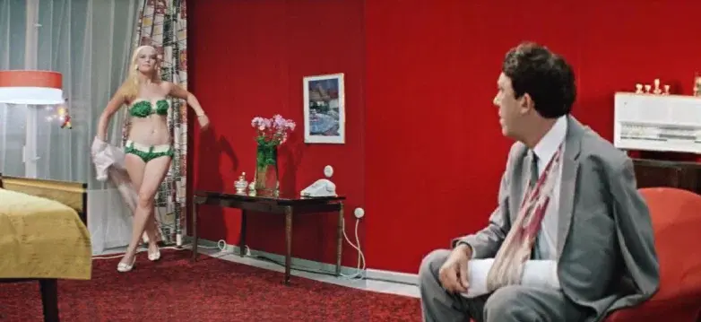 «Разделась за 300 рублей!» Как знаменитая роль испортила карьеру Светланы Светличной