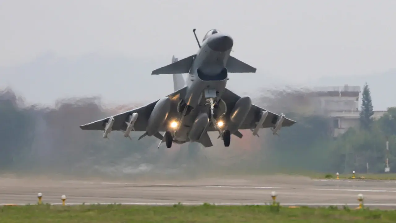 Трехдневная демонстрация силы китайскими военными усиливает головную боль Тайваня