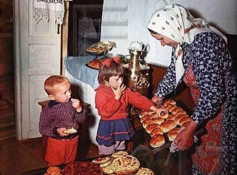 Ностальгические изыски: сладости, баловавшие советских детей. Какими вкусностями матери баловали своих детей в советское время? А что любили Вы ?