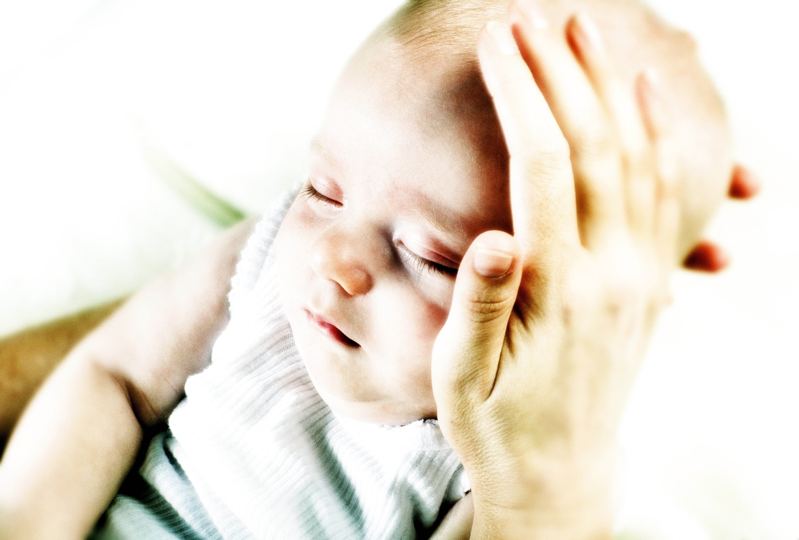 Прикосновение: целительная сила, влияние на отношения и физиологию.