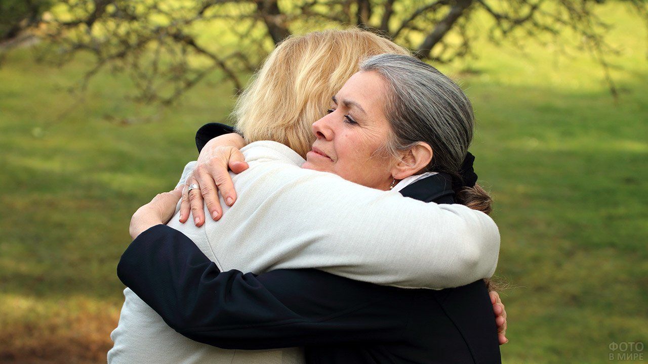 Прикосновение: целительная сила, влияние на отношения и физиологию.