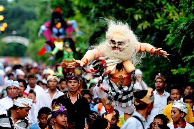 Необычные праздники, отмечаемые в разных уголках мира.