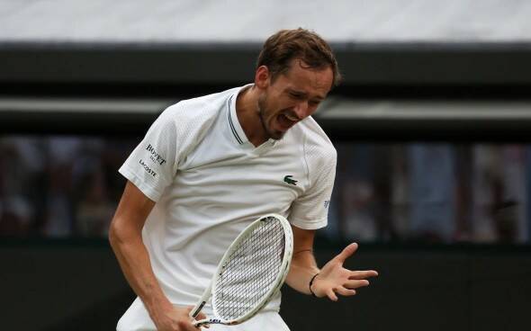 Даниил Медведев проиграл в полуфинале Уимблдона