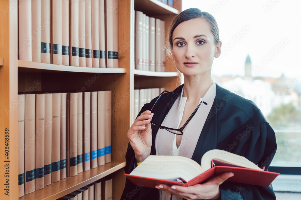 Почему нельзя бояться обращаться к юристу?