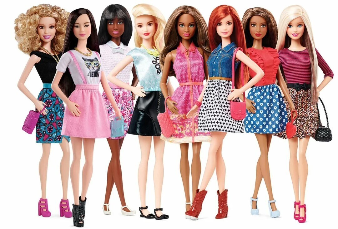 "Превращение Барби в икону феминизма: Расширение границ и нестыдное проявление глупости"