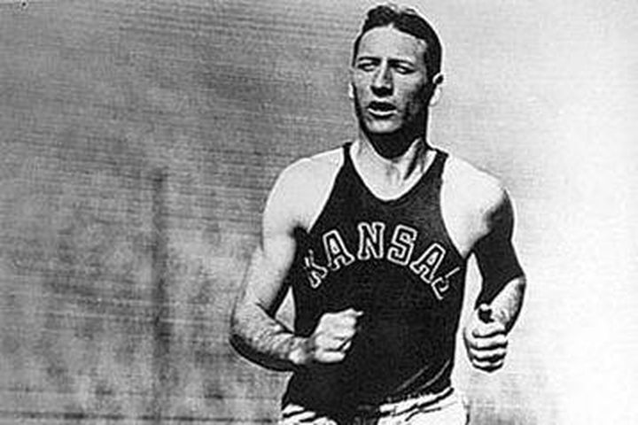 Врачи говорили, что если он выживет, то никогда не будет ходить. Он доказал обратное и установил мировой рекорд по лёгкой атлетике.