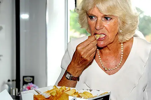 У королевы Великобритании Камилла стала королевой-консортом