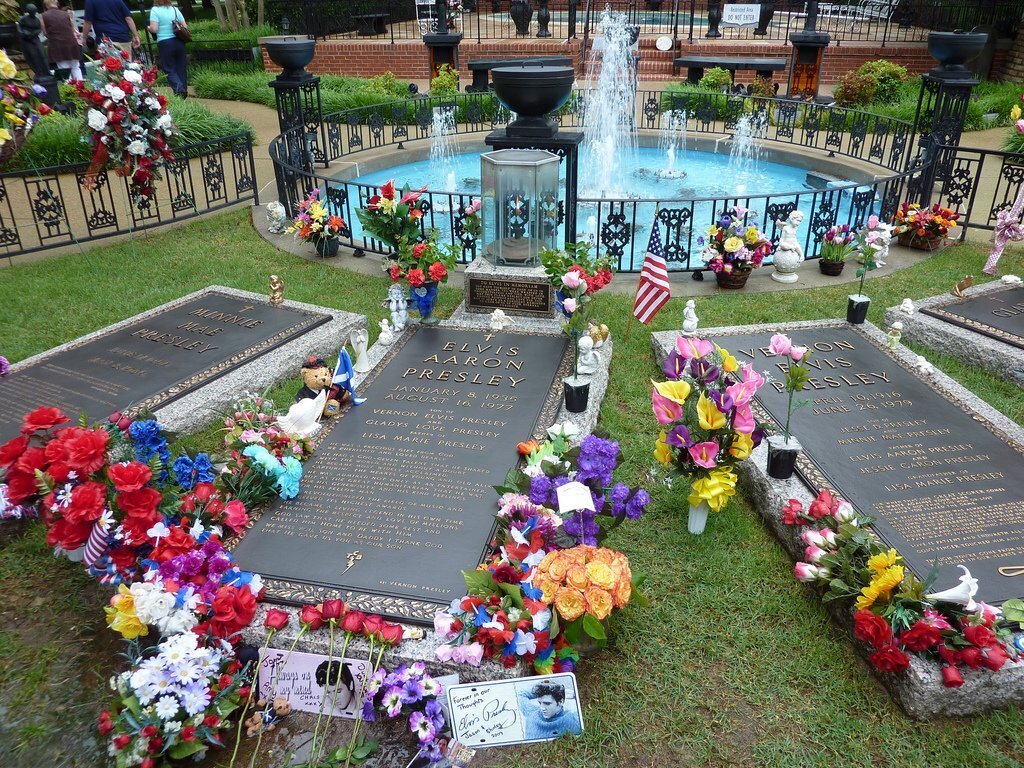 Дом Элвиса Пресли: легендарное пристанище короля рок-н-ролла