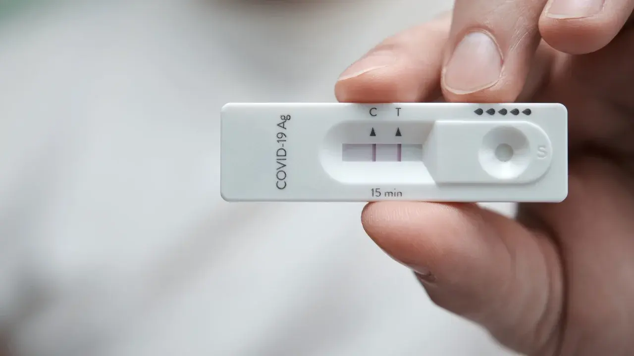 Новые исследования проливают свет на то, как гены могут формировать опыт человека в отношении Covid-19