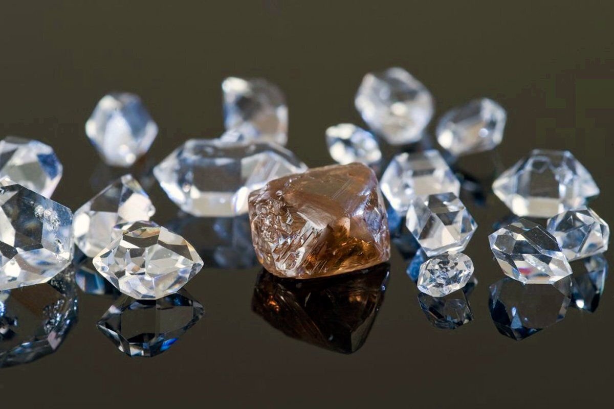 Как алмазы действуют на человека и что они означают.