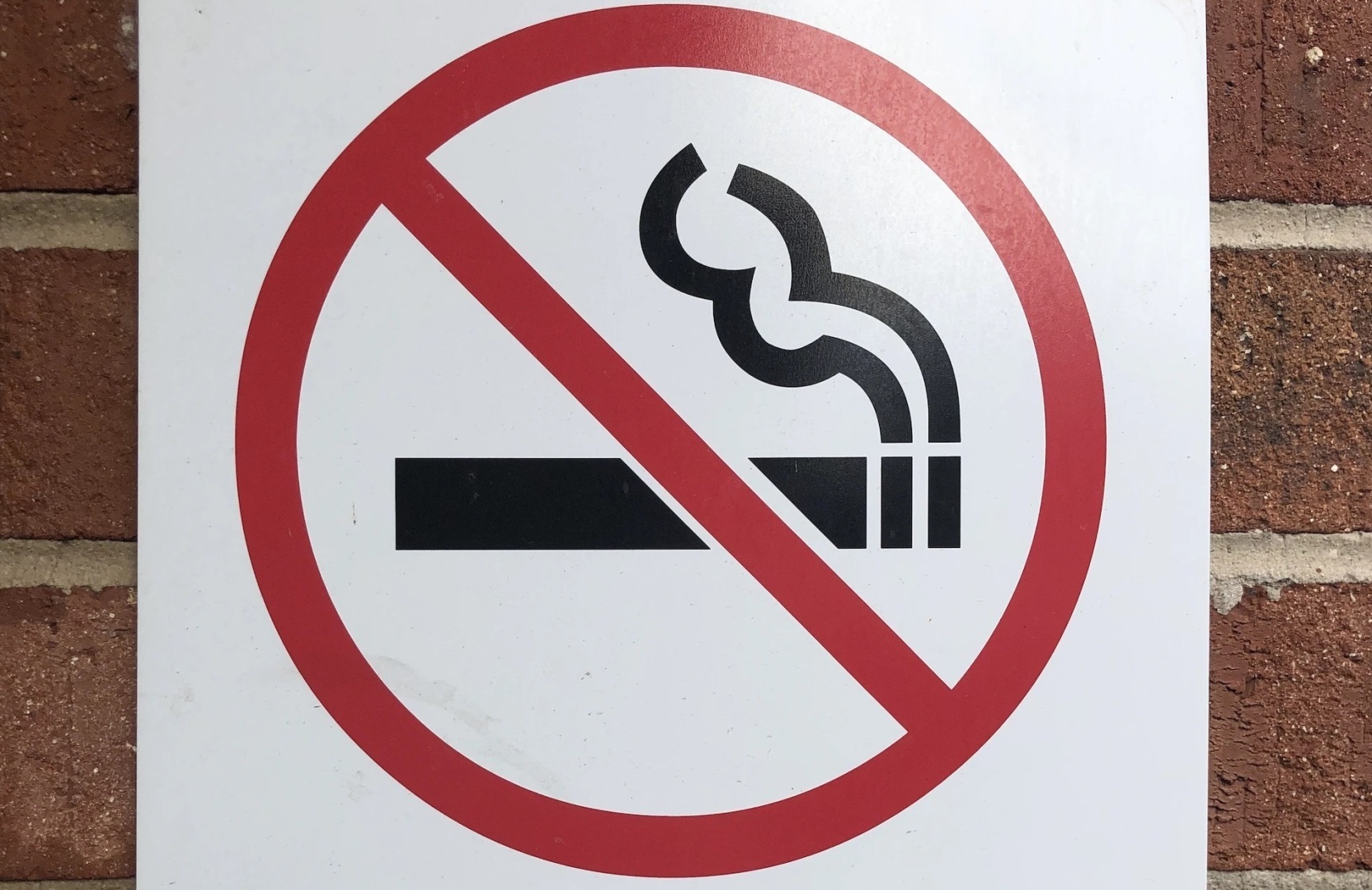 Как самостоятельно бросить курить в домашних условиях: советует врач