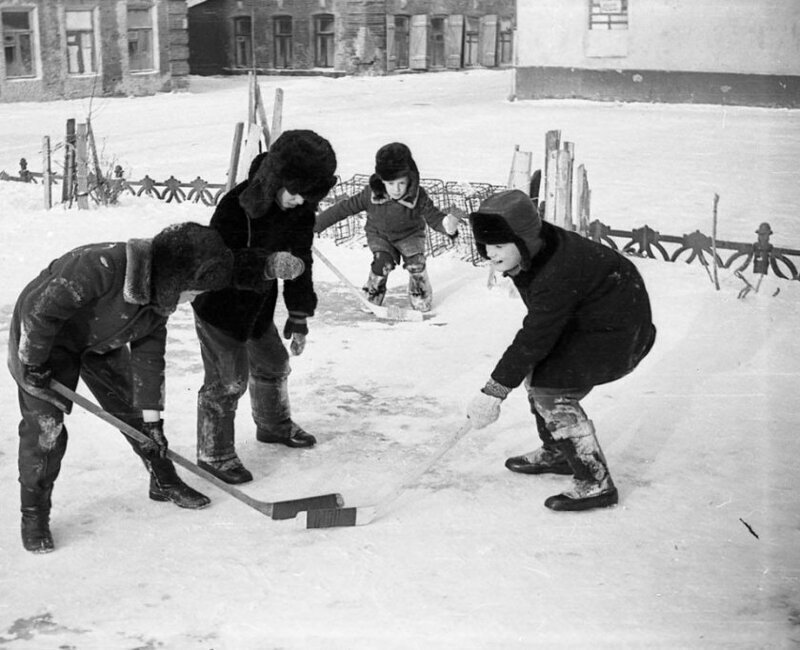 Что уникального и важного в дворовых играх для развития детей: сравнение между временем СССР и сегодня. Дети меньше играют в подвижные игры -верно?