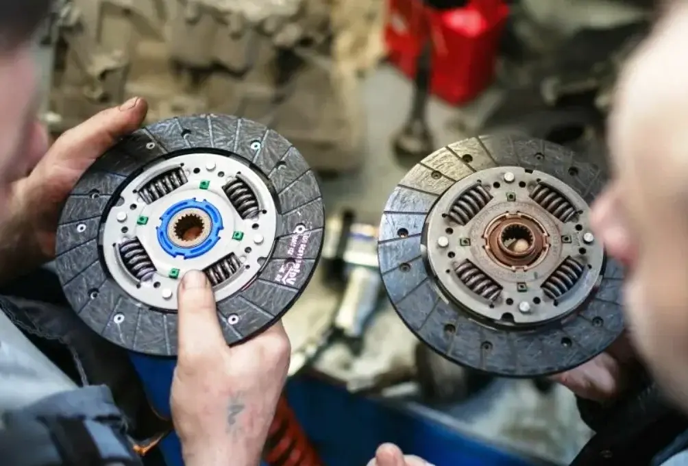 Почему нельзя переключить передачу с 1-й прямой на 3-ю или со 2-й на 4-ю : Можно угробить сцепление.