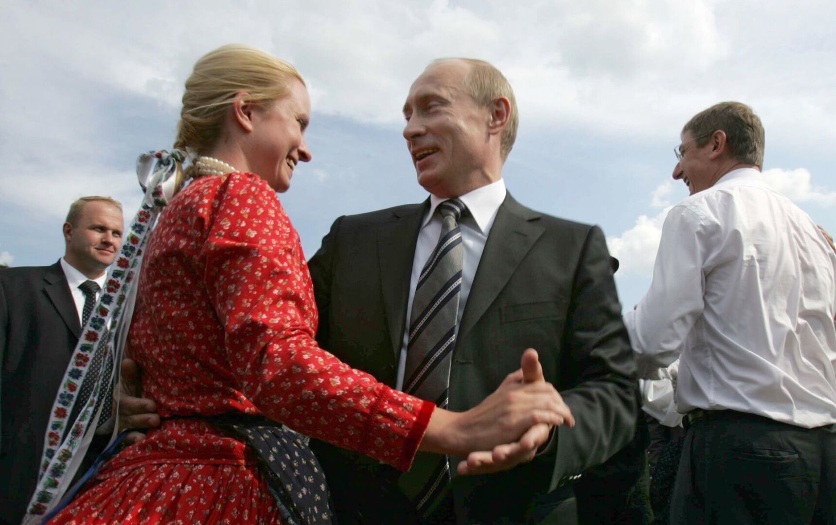 Президенты тоже люди.Танцуют все!