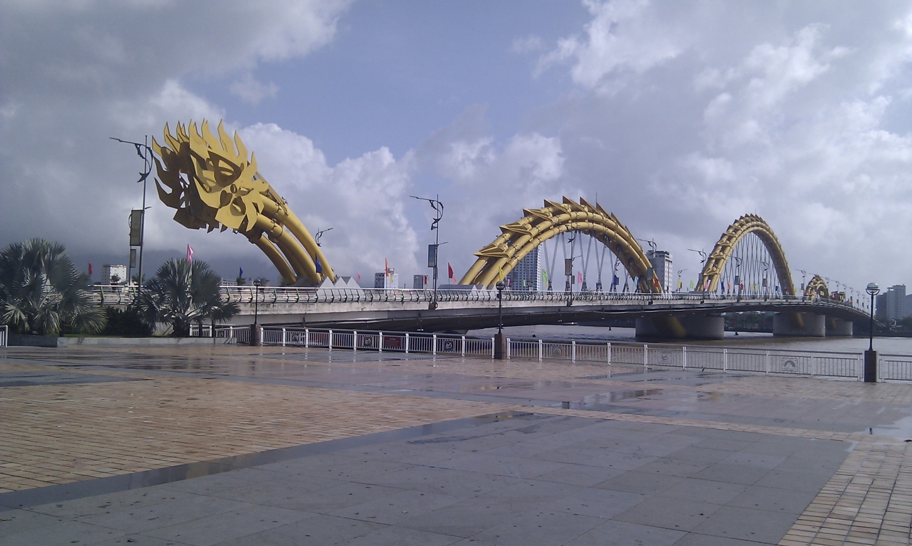 В какой стране находится этом мост?