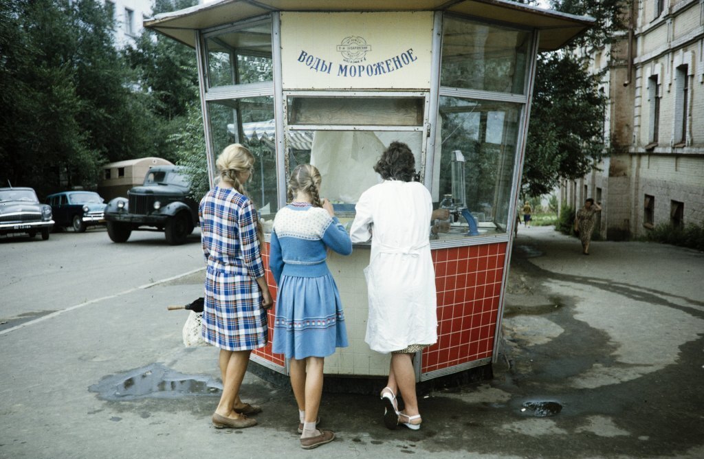 Почему люди скучают по СССР и вспоминают его очень часто