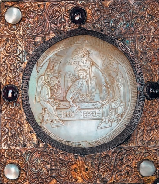 Среди бескрайних лесов и чистых озер.