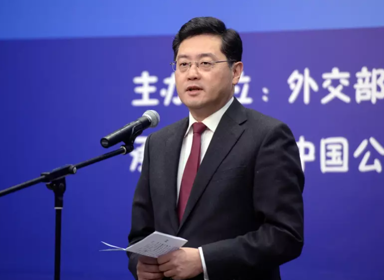 Цинь Ган был снят с поста министра иностранных дел Китая, а Ван И вернулся на должность министра иностранных дел.