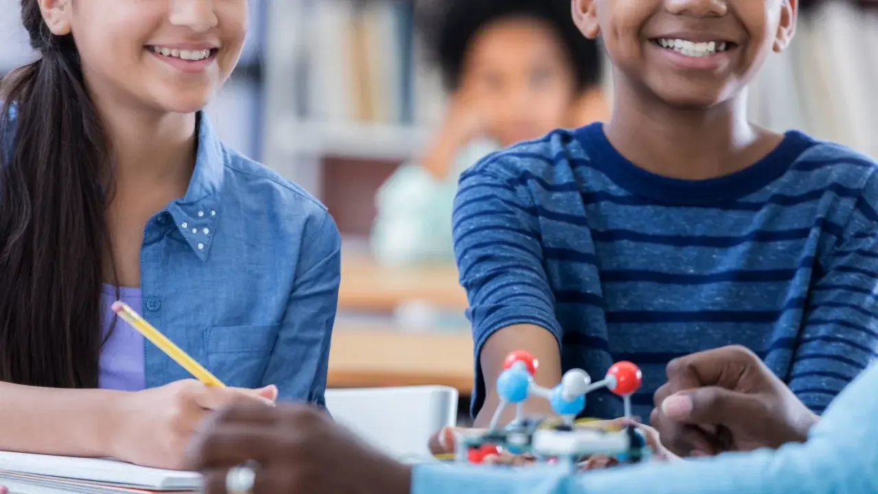 5 способов, которыми родители могут укрепить самооценку ученика средней школы