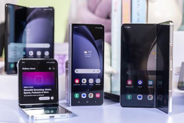 Samsung выпускает более тонкие складные телефоны