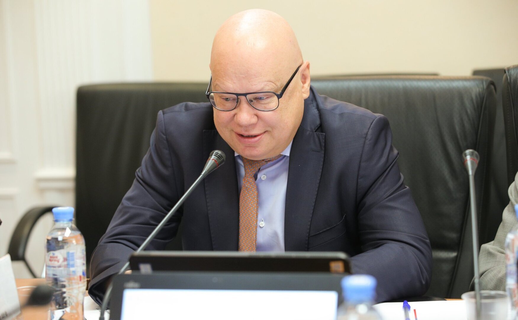 Вопрос о уравнении стоимости платных услуг в частных и государственных клиниках