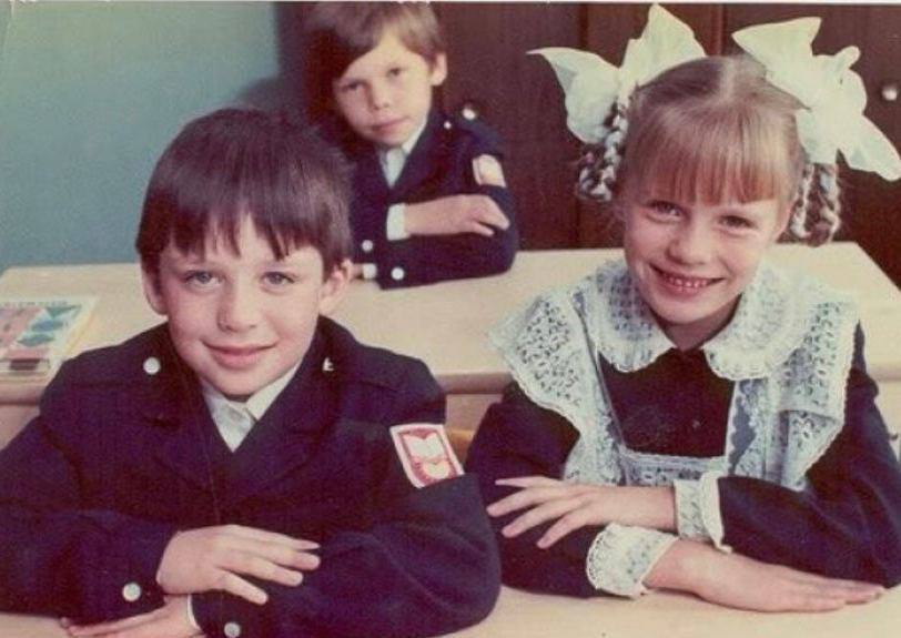 Неплохо было бы вернуть советскую школьную форму и советскую систему образования