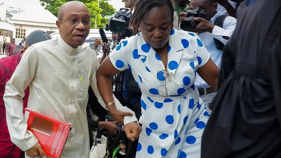 Арест Годвина Эмефиэле: как босс Центрального банка Нигерии (CBN) оказался в суде