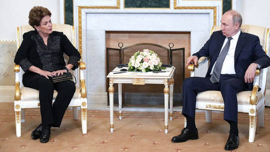 Запад использует доллар как оружие – Путин